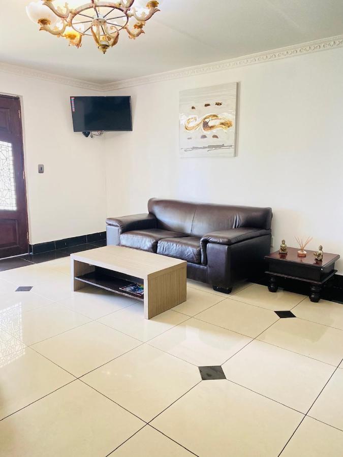 Airport Royal Guest House Kempton Park Extérieur photo