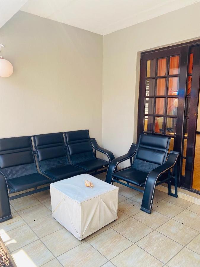Airport Royal Guest House Kempton Park Extérieur photo
